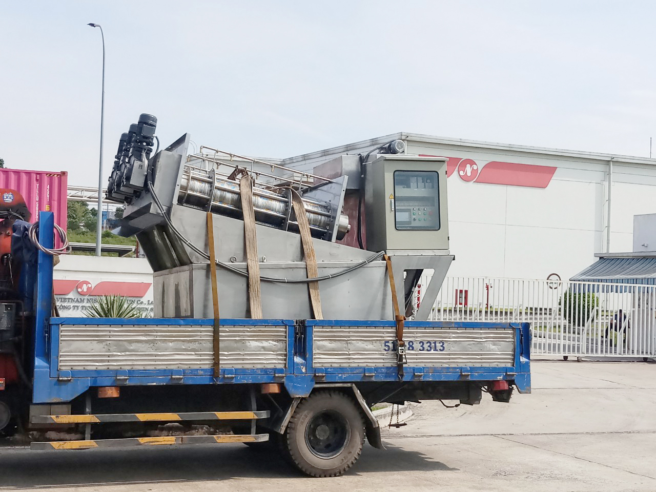 Ép bùn tại chỗ cho doanh nghiệp